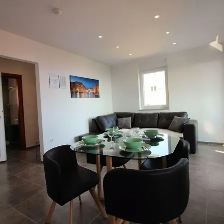 Lejlighed Buba **** *