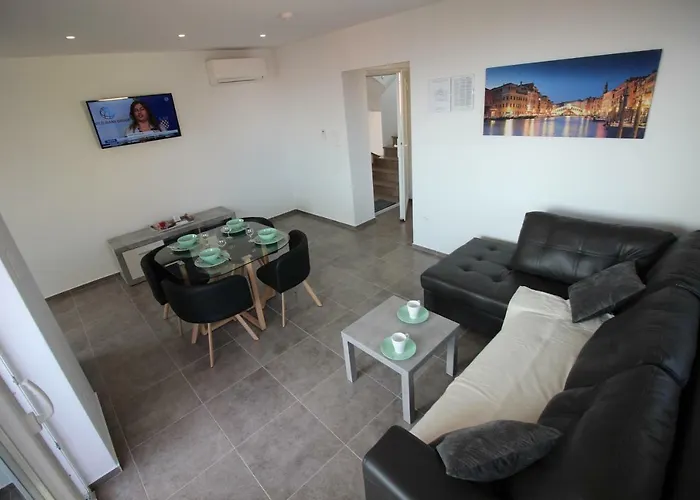 Buba **** דירה *