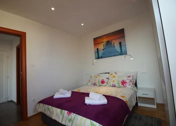 Buba **** דירה *