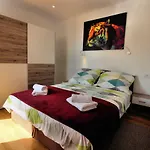 Appartement Buba **** *
