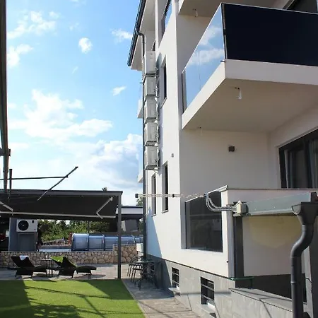 Apartment Buba ****